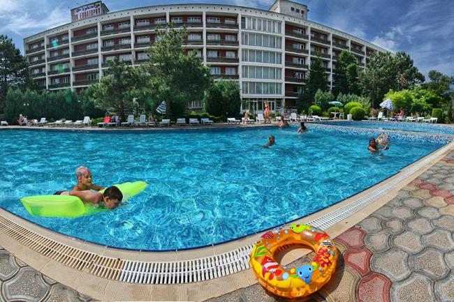 Крым Евпатория  отель с бассейном 
